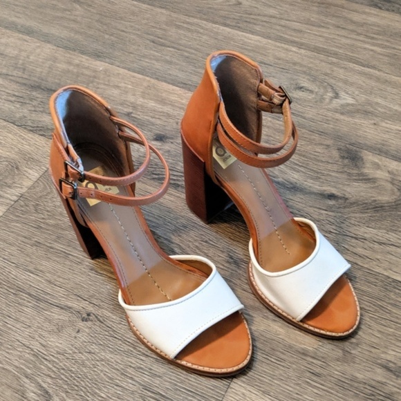 DOLCE VITA Maryann Anklestrap Block Heel Size 9.5 - Picture 3 of 8